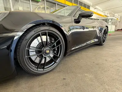 Porsche 911 Carrera 4 GTS Cabriolet — 480 ch, toit ouvert, garantie Porsche — Miniature 13
