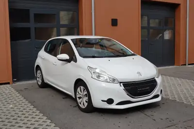 Peugeot 208 1.2 VTi — Citadine fiable, régulateur de vitesse, véhicule suisse — Heckansicht