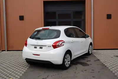 Peugeot 208 1.2 VTi — Citadine fiable, régulateur de vitesse, véhicule suisse — Miniatur 8