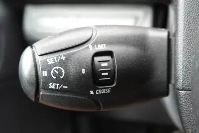 Peugeot 208 1.2 VTi — Citadine fiable, régulateur de vitesse, véhicule suisse — Miniatur 13