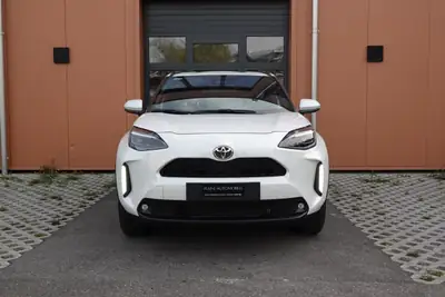 Toyota Yaris Cross 1.5 Trend e-CVT — Hybride compact, garantie 10 ans, sièges chauffants — fianco