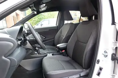Toyota Yaris Cross 1.5 Trend e-CVT — Hybride compact, garantie 10 ans, sièges chauffants — Miniatura 23