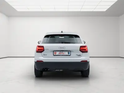 Audi Q2 35 TDI Quattro — SUV compact diesel 4x4, révision fraîche et pneus neufs — interni
