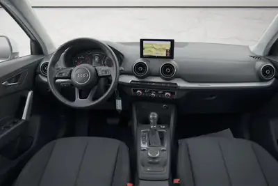 Audi Q2 35 TDI Quattro — SUV compact diesel 4x4, révision fraîche et pneus neufs — Miniatura 11