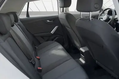 Audi Q2 35 TDI Quattro — SUV compact diesel 4x4, révision fraîche et pneus neufs — Miniatura 12