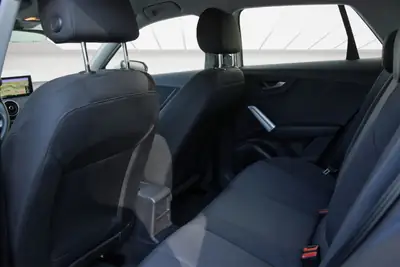Audi Q2 35 TDI Quattro — SUV compact diesel 4x4, révision fraîche et pneus neufs — Miniatura 10