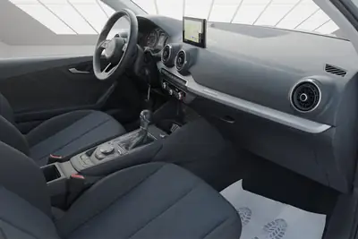 Audi Q2 35 TDI Quattro — SUV compact diesel 4x4, révision fraîche et pneus neufs — Miniatura 13
