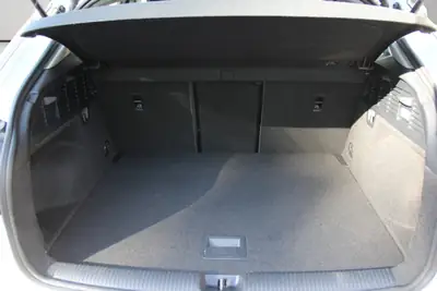 Audi Q2 35 TDI Quattro — SUV compact diesel 4x4, révision fraîche et pneus neufs — Miniatura 15