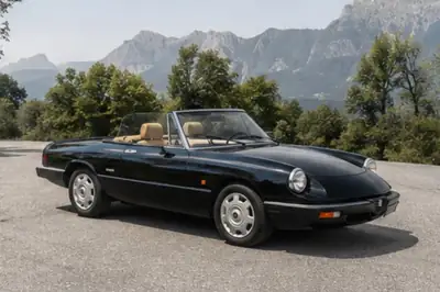 Alfa Romeo Spider 2.0 — Cabriolet iconique des années 90, propulsion authentique — vista posteriore