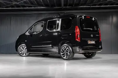 Toyota Proace City Verso — Monospace 7 places, diesel automatique, faible kilométrage — fianco