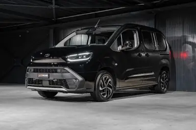 Toyota Proace City Verso — Monospace 7 places, diesel automatique, faible kilométrage — interni