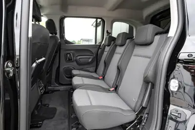 Toyota Proace City Verso — Monospace 7 places, diesel automatique, faible kilométrage — Miniatura 12