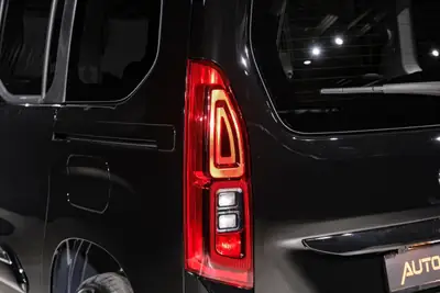 Toyota Proace City Verso — Monospace 7 places, diesel automatique, faible kilométrage — Miniatura 27