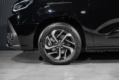 Toyota Proace City Verso — Monospace 7 places, diesel automatique, faible kilométrage — Miniatura 28