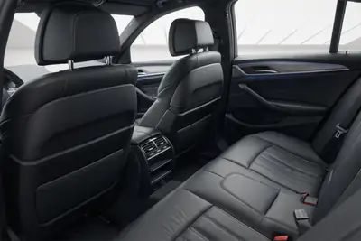 BMW 530d xDrive M-Sport — Berline de prestige diesel, révision complète et équipements premium — Miniatur 10