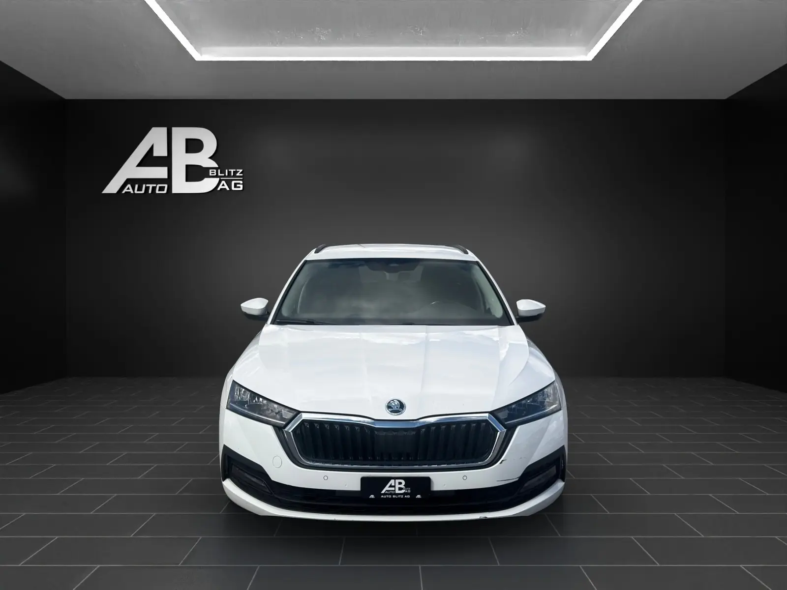 Skoda Octavia Combi 2.0 TDI DSG 4x4 — Familiale robuste, transmission intégrale, 129 000 km