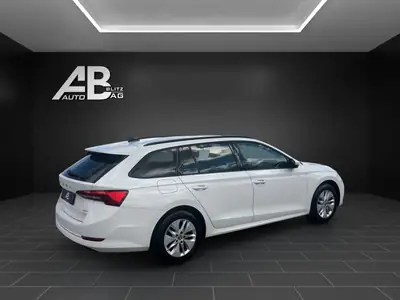 Skoda Octavia Combi 2.0 TDI DSG 4x4 — Familiale robuste, transmission intégrale, 129 000 km — Armaturenbrett