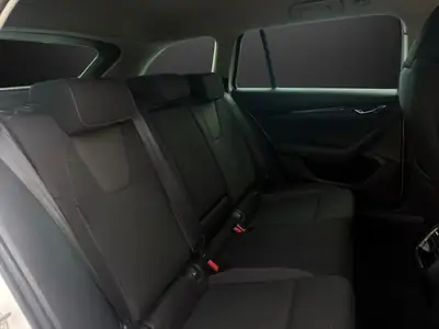 Skoda Octavia Combi 2.0 TDI DSG 4x4 — Familiale robuste, transmission intégrale, 129 000 km — Miniatur 16
