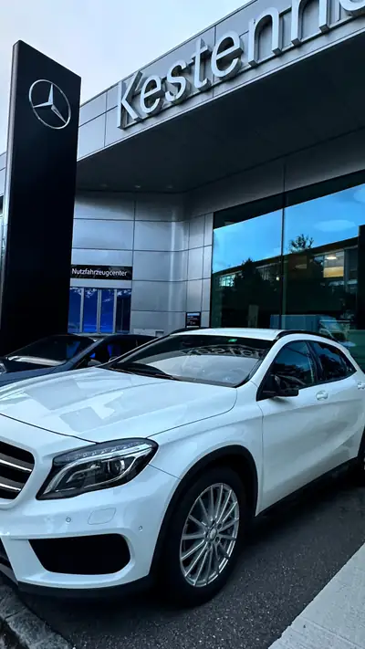 Mercedes-Benz GLA 200 d Style 4MATIC — SUV compact diesel, 42 000 km seulement — arrière