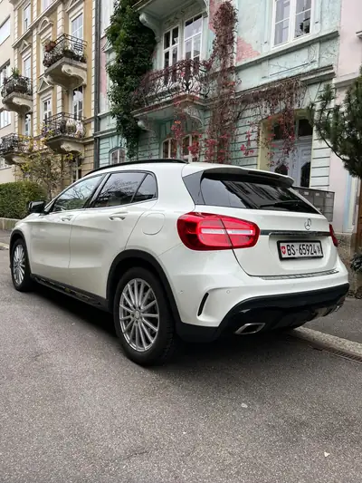 Mercedes-Benz GLA 200 d Style 4MATIC — SUV compact diesel, 42 000 km seulement — détail