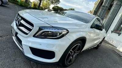 Mercedes-Benz GLA 200 d Style 4MATIC — SUV compact diesel, 42 000 km seulement — Miniature 9