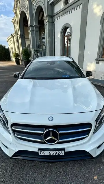 Mercedes-Benz GLA 200 d Style 4MATIC — SUV compact diesel, 42 000 km seulement — Miniature 12
