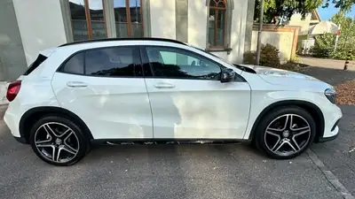 Mercedes-Benz GLA 200 d Style 4MATIC — SUV compact diesel, 42 000 km seulement — Miniature 11