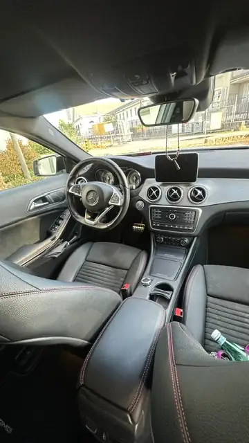 Mercedes-Benz GLA 200 d Style 4MATIC — SUV compact diesel, 42 000 km seulement — Miniature 13