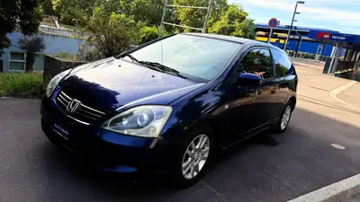 Honda Civic 1.6i Sport 2005 — Berline fiable, entretien léger, consommation économique — côté
