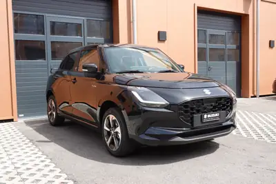 Suzuki Swift 1.2 Piz Sulai Hybrid Top 4x4 — Citadine polyvalente, transmission intégrale et motorisation écologique — vista posteriore