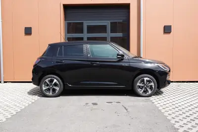Suzuki Swift 1.2 Piz Sulai Hybrid Top 4x4 — Citadine polyvalente, transmission intégrale et motorisation écologique — interni