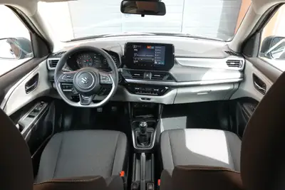 Suzuki Swift 1.2 Piz Sulai Hybrid Top 4x4 — Citadine polyvalente, transmission intégrale et motorisation écologique — Miniatura 11
