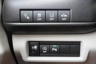 Suzuki Swift 1.2 Piz Sulai Hybrid Top 4x4 — Citadine polyvalente, transmission intégrale et motorisation écologique — Miniatura 15