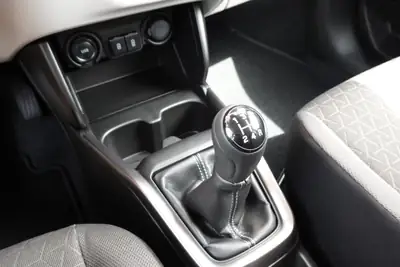 Suzuki Swift 1.2 Piz Sulai Hybrid Top 4x4 — Citadine polyvalente, transmission intégrale et motorisation écologique — Miniatura 16