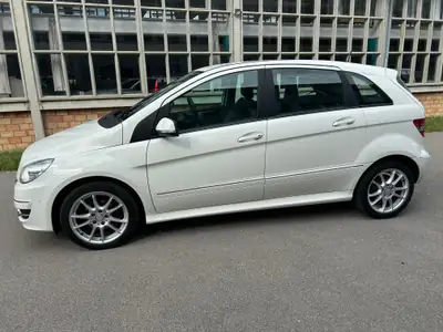 Mercedes-Benz B 180 Selection — Monospace spacieux, automatique, état quasi neuf — rear view