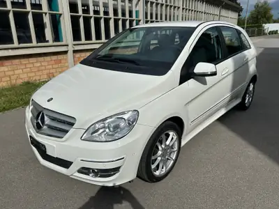Mercedes-Benz B 180 Selection — Monospace spacieux, automatique, état quasi neuf — side view