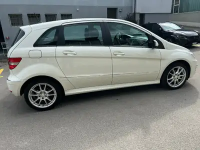 Mercedes-Benz B 180 Selection — Monospace spacieux, automatique, état quasi neuf — interior