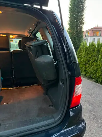 Mercedes-Benz ML 350 — SUV 7 places, tout-terrain fiable et spacieux — interior