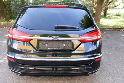 Ford Mondeo 2.0 HEV 187 Vignale — Break hybride élégant, entretien récent — rear view