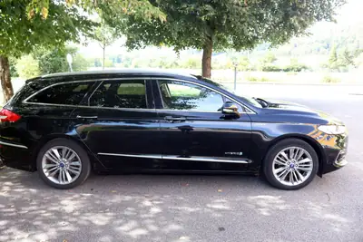 Ford Mondeo 2.0 HEV 187 Vignale — Break hybride élégant, entretien récent — exterior view