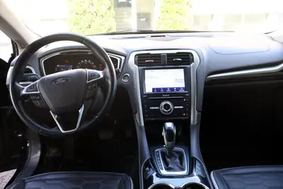 Ford Mondeo 2.0 HEV 187 Vignale — Break hybride élégant, entretien récent — Thumbnail 8