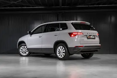Skoda Karoq 2.0 TDI Fresh 4x4 DSG — SUV robuste, peu kilométré, garantie 5 ans — fianco