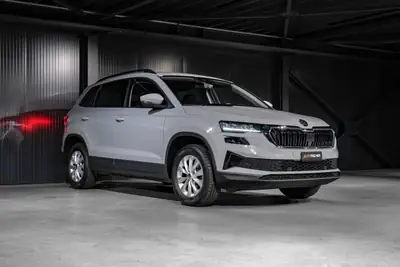 Skoda Karoq 2.0 TDI Fresh 4x4 DSG — SUV robuste, peu kilométré, garantie 5 ans — cruscotto