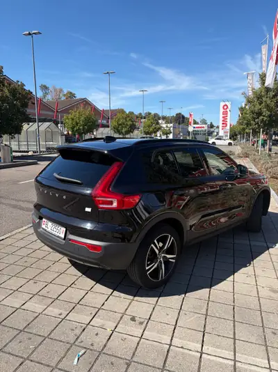 Volvo XC40 1.5 T5 TE R-Design — SUV hybride rechargeable, 52'000 km, noir métallisé — interni