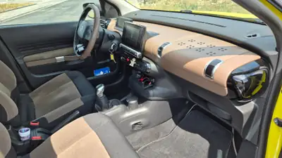 Citroën C4 Cactus 1.2 PureTech — Design audacieux, consommation économique — vista posteriore