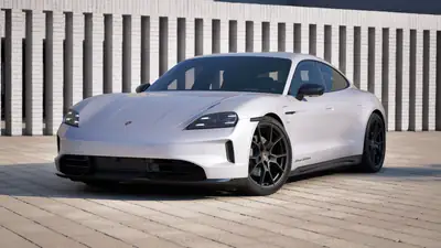 Porsche Taycan 4 Black Edition 104 kWh — Berline électrique haute performance, 14'000 km seulement — vista esterna