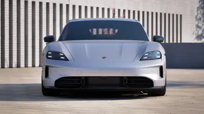 Porsche Taycan 4 Black Edition 104 kWh — Berline électrique haute performance, 14'000 km seulement — cruscotto