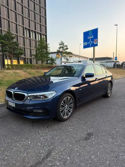 BMW 530i xDrive 2017 — Berline élégante, moteur efficient et transmission intégrale — vista esterna