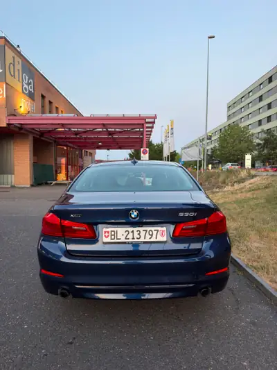 BMW 530i xDrive 2017 — Berline élégante, moteur efficient et transmission intégrale — vista posteriore