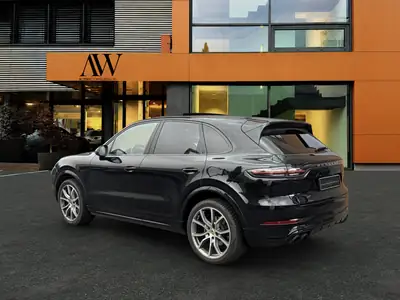Porsche Cayenne 3.0 V6 — SUV premium performant, toit panoramique et finitions luxe — Innenraum